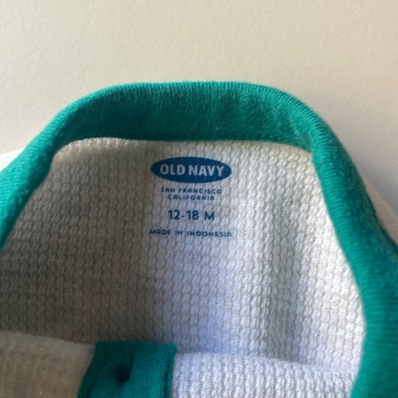 Old Navy Kids Long Sleeve Thermal Henley Top in Green & Gray - Picture 3 of 5